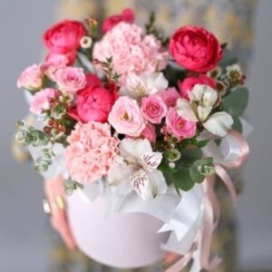 Нежная композиция с пионовидными розами